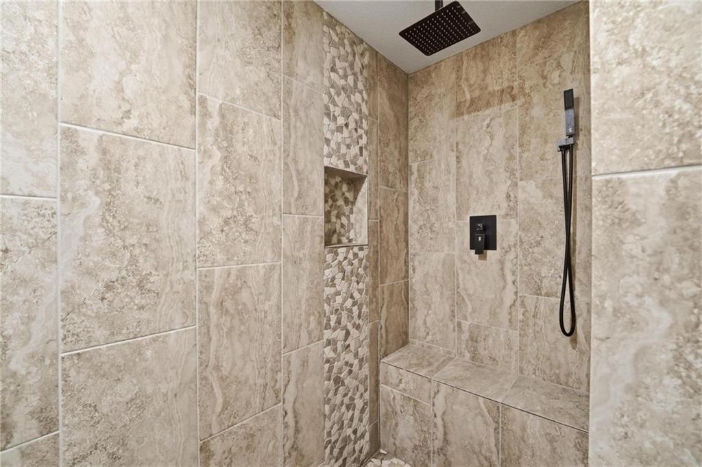 172 Northeast Hidden Ridge Lane Lee's Summit, MO 64064 - Photo 67 of 83 Gallery Image 67