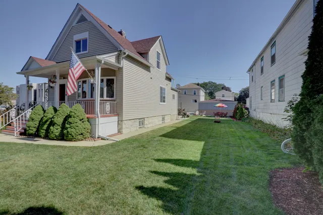 a view of entryway and hall