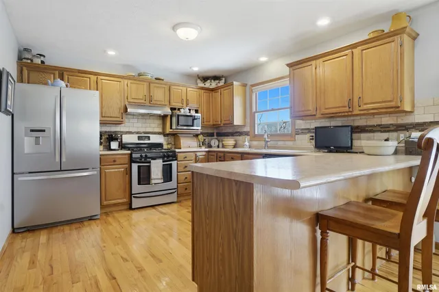 $389,900 | 717 Devon Drive, Germantown Hills, IL 61548