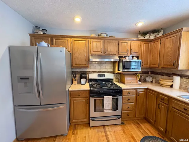 $389,900 | 717 Devon Drive, Germantown Hills, IL 61548