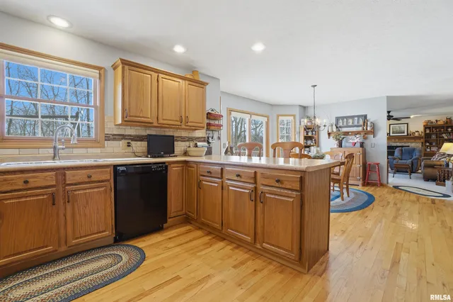 $389,900 | 717 Devon Drive, Germantown Hills, IL 61548