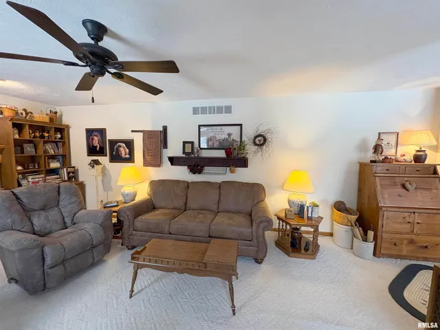 $389,900 | 717 Devon Drive, Germantown Hills, IL 61548