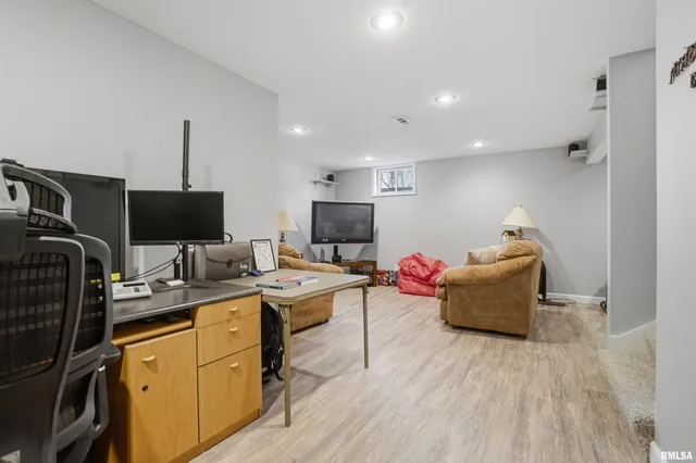 $389,900 | 717 Devon Drive, Germantown Hills, IL 61548