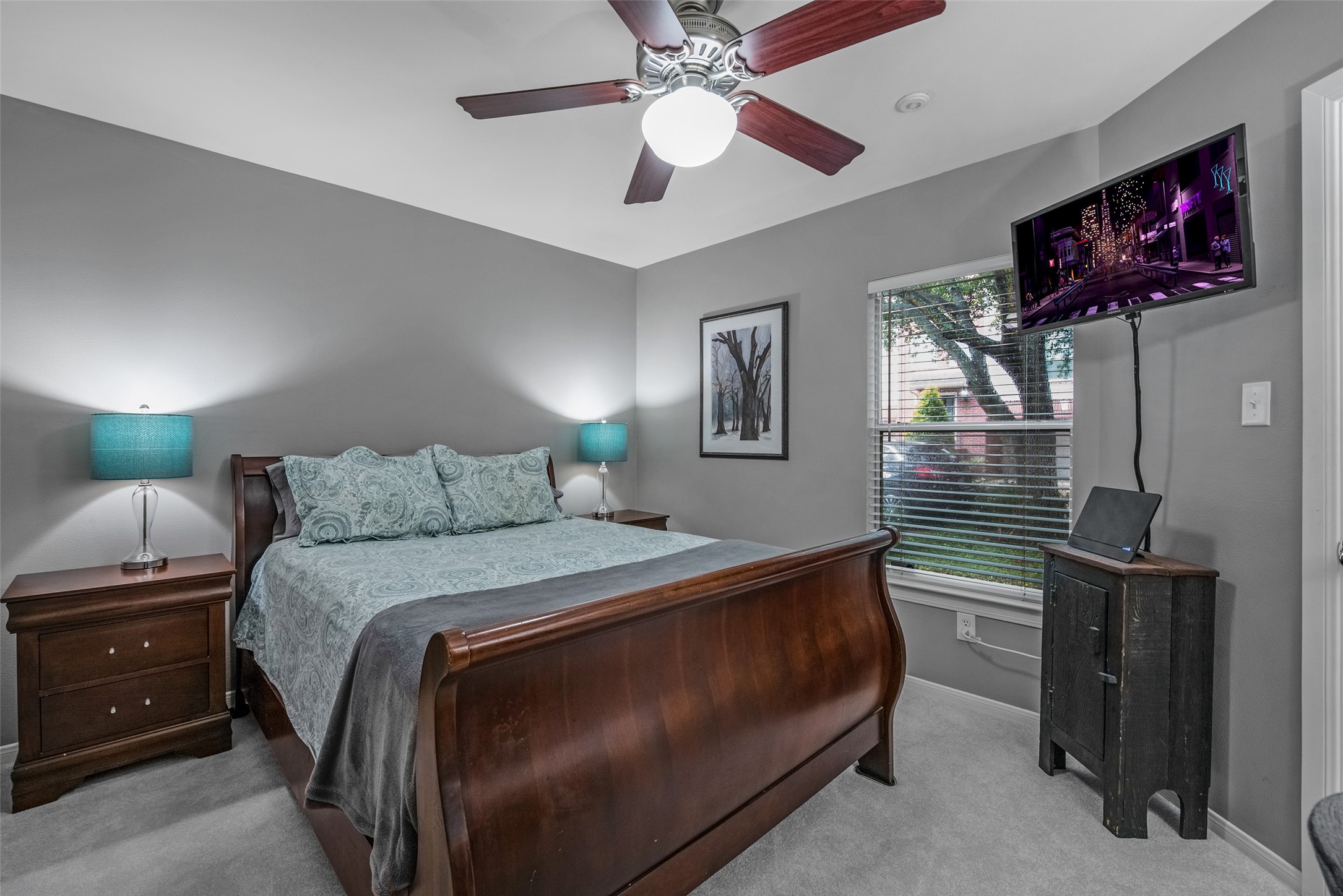 1028 La Rue Street Houston, TX 77019 - Photo 7 of 29 Downstairs guest bedroom