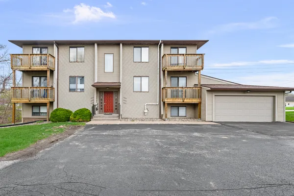 $73,000 | 5231 26th Ave A Court, Unit 14, Moline, IL 61265