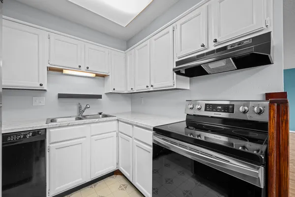 $73,000 | 5231 26th Ave A Court, Unit 14, Moline, IL 61265