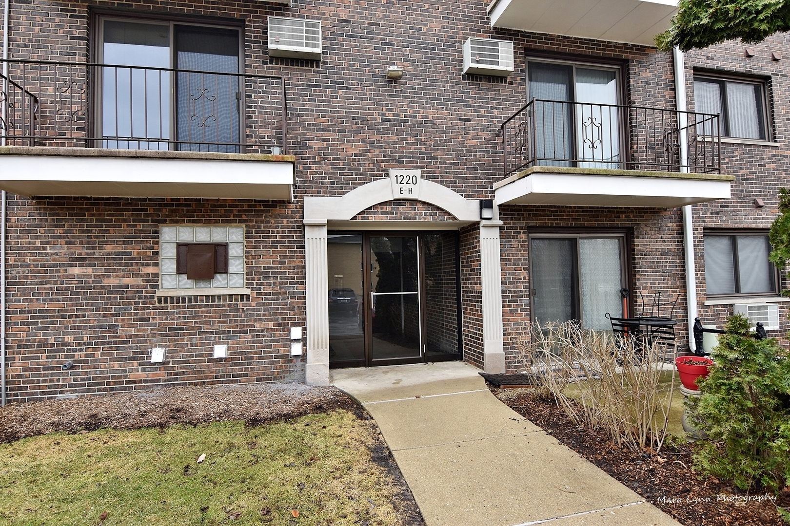 1220 South Lorraine Road, Unit 3F Wheaton, IL 60189 - Photo 1 of 23