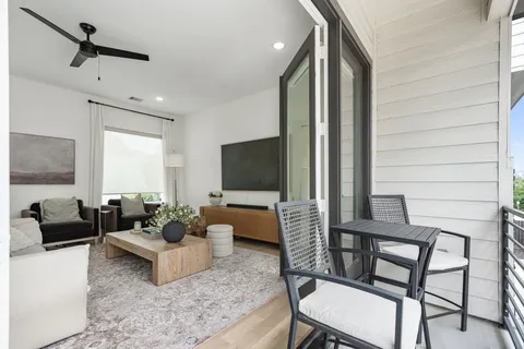 $555,000 | 1207 East 24th Street, Unit A, Houston, TX 77009
