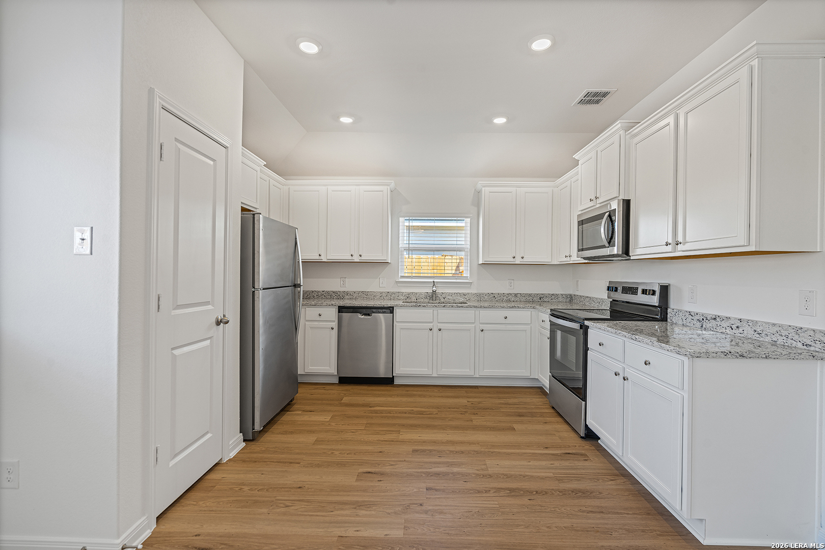 16104 Farmer Lytle, TX 78052 - Photo 4 of 28