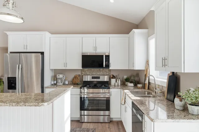 $399,900 | 2824 East B Avenue, Plainwell, MI 49080