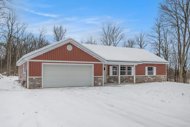 $399,900 | 2824 East B Avenue, Plainwell, MI 49080