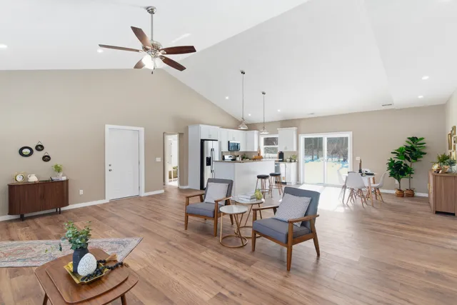 $399,900 | 2824 East B Avenue, Plainwell, MI 49080