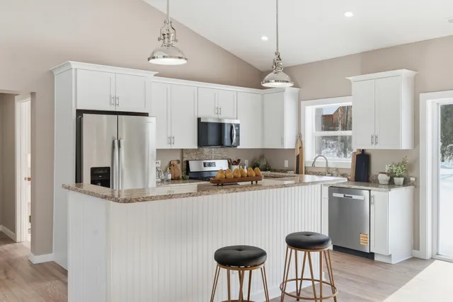 $399,900 | 2824 East B Avenue, Plainwell, MI 49080