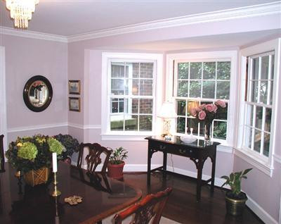 370 Cochran Road Lexington, KY 40502 - Photo 7 of 18 A large bay window looks out from the di