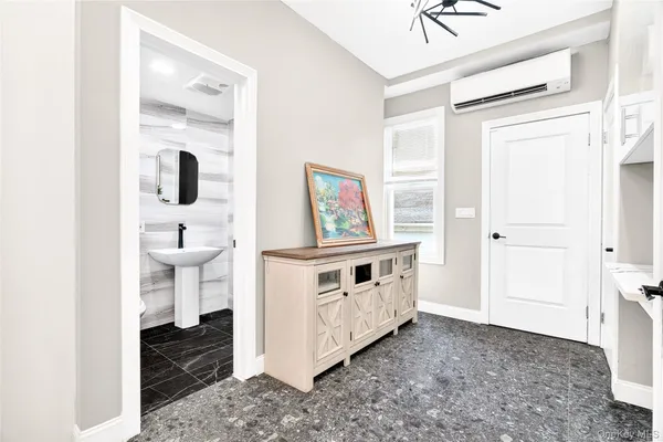 $835,000 | 240 South 10th Avenue, Mount Vernon, NY 10550