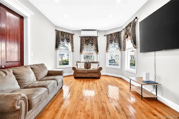 $835,000 | 240 South 10th Avenue, Mount Vernon, NY 10550