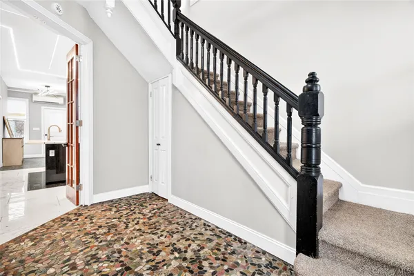 $835,000 | 240 South 10th Avenue, Mount Vernon, NY 10550