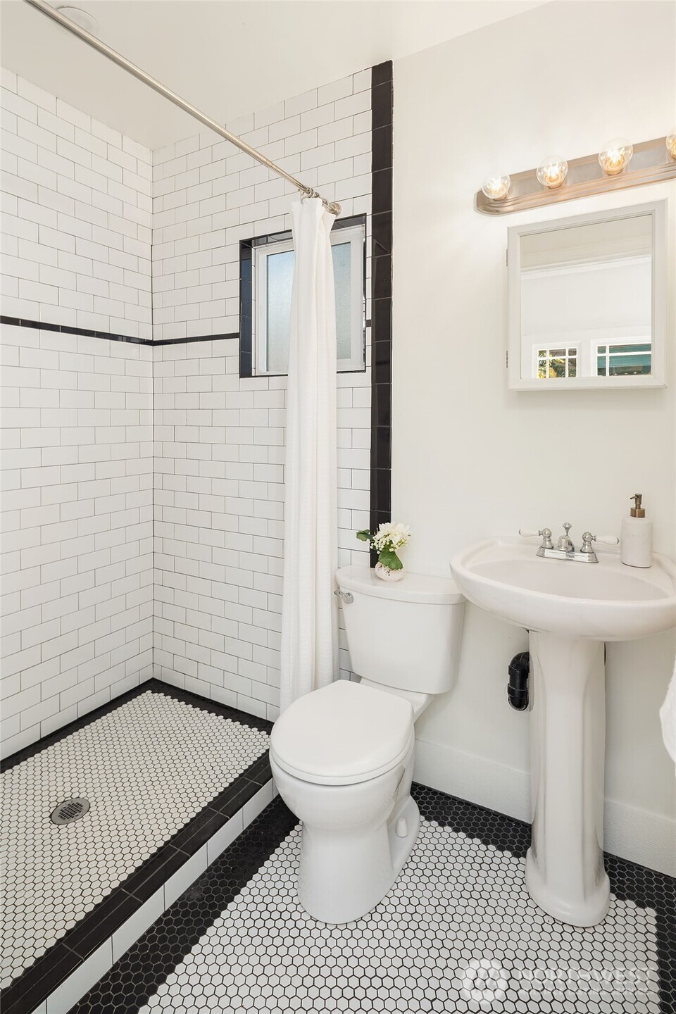 333 16th Avenue Seattle, WA 98122 - Photo 13 of 35