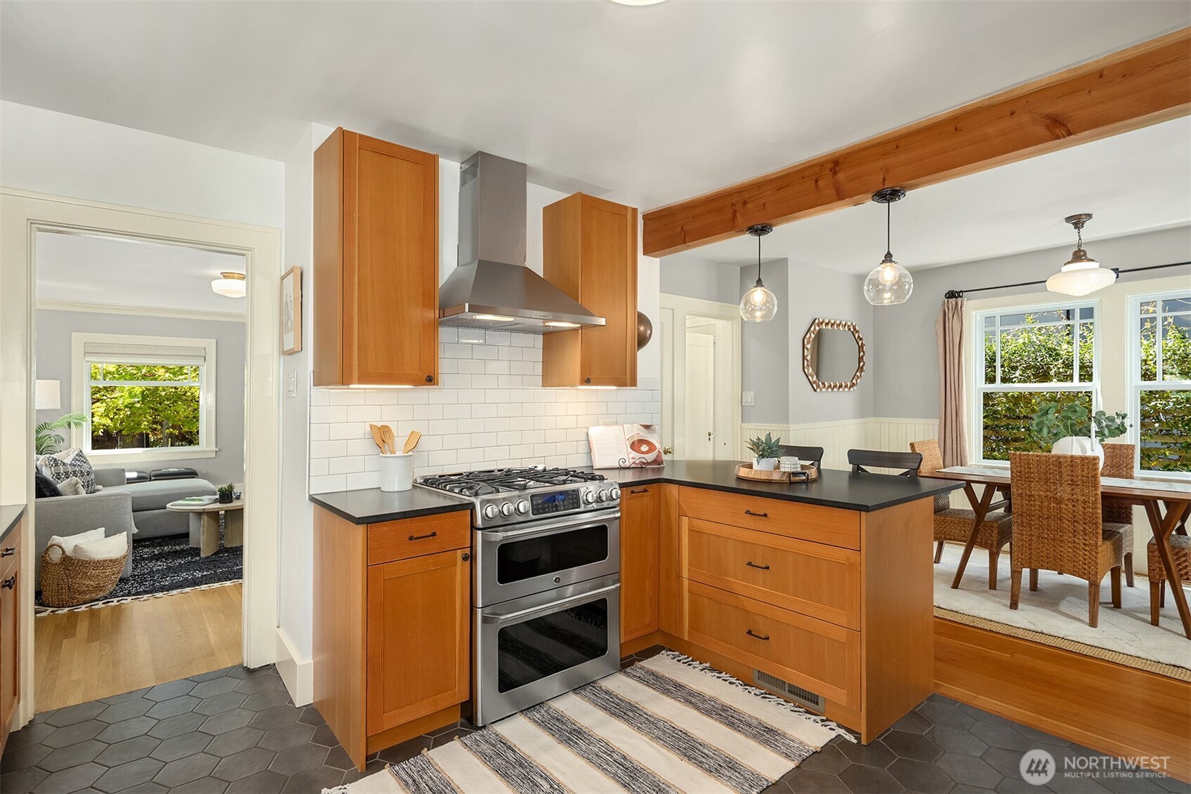 546 North 75th Street Seattle, WA 98103 - Photo 11 of 36