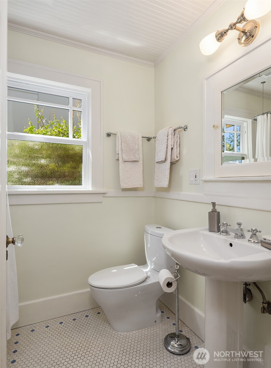 546 North 75th Street Seattle, WA 98103 - Photo 19 of 36
