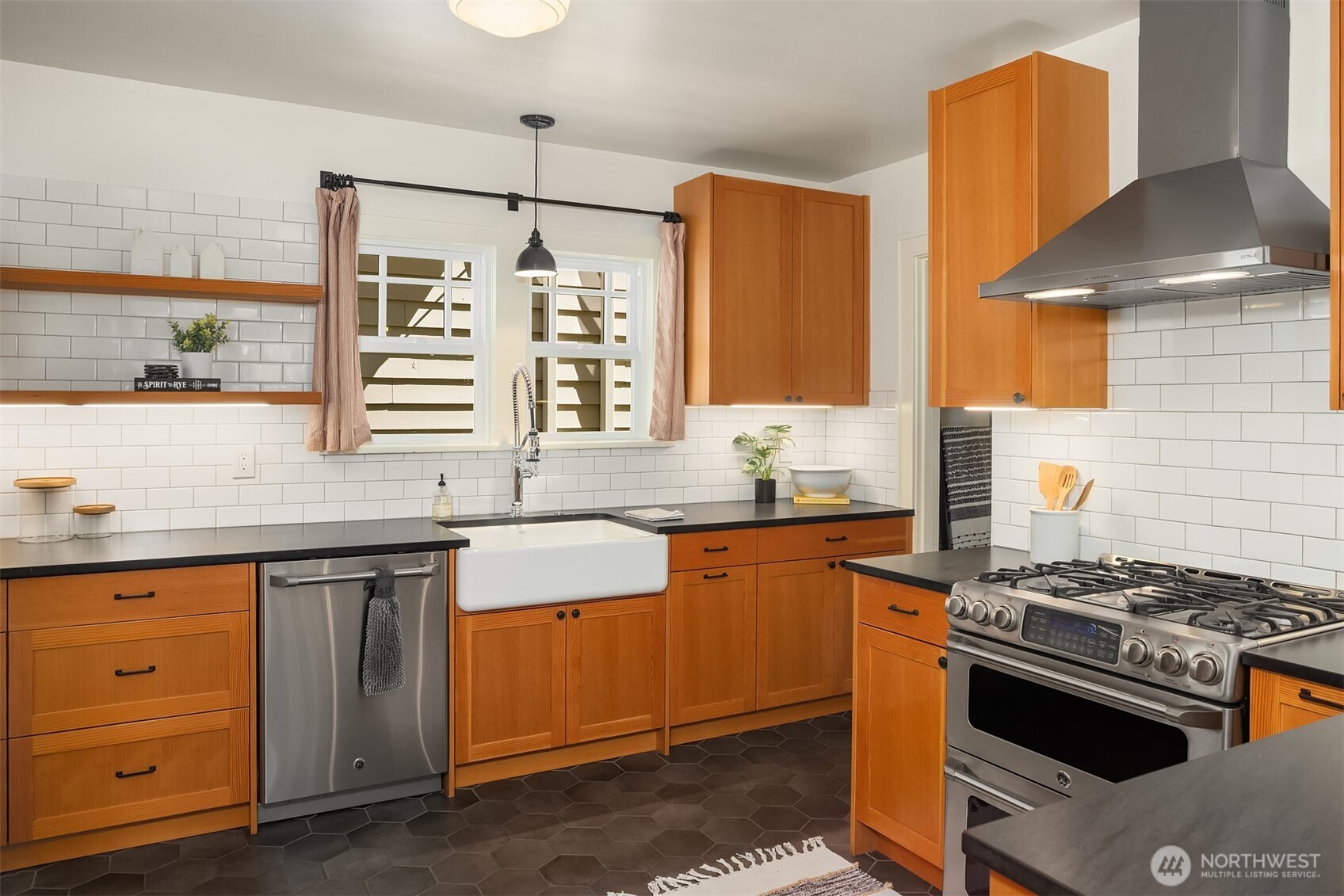 546 North 75th Street Seattle, WA 98103 - Photo 7 of 36