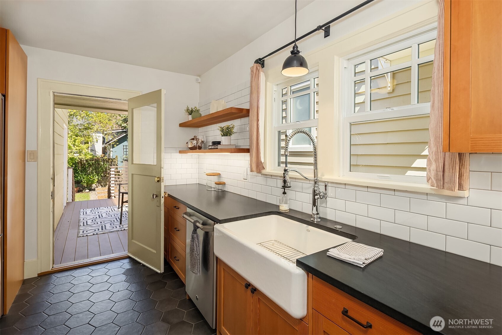 546 North 75th Street Seattle, WA 98103 - Photo 10 of 36