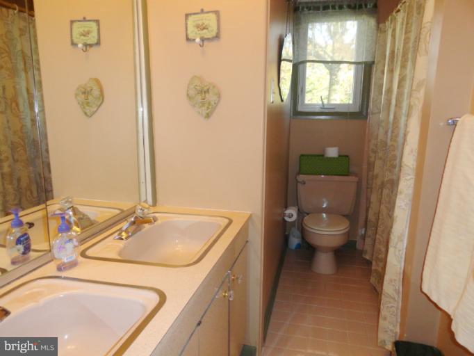 3440 Birch Hollow Road Baltimore, MD 21208 - Photo 15 of 21 Hall Bath