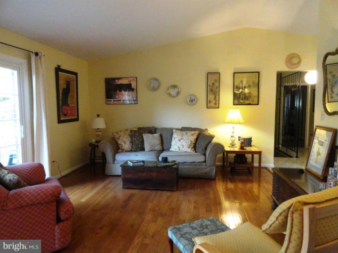 3440 Birch Hollow Road Baltimore, MD 21208 - Photo 3 of 21 Living Room