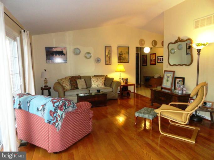 3440 Birch Hollow Road Baltimore, MD 21208 - Photo 4 of 21 Living Room 1