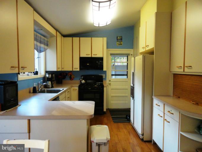 3440 Birch Hollow Road Baltimore, MD 21208 - Photo 7 of 21 Kitchen