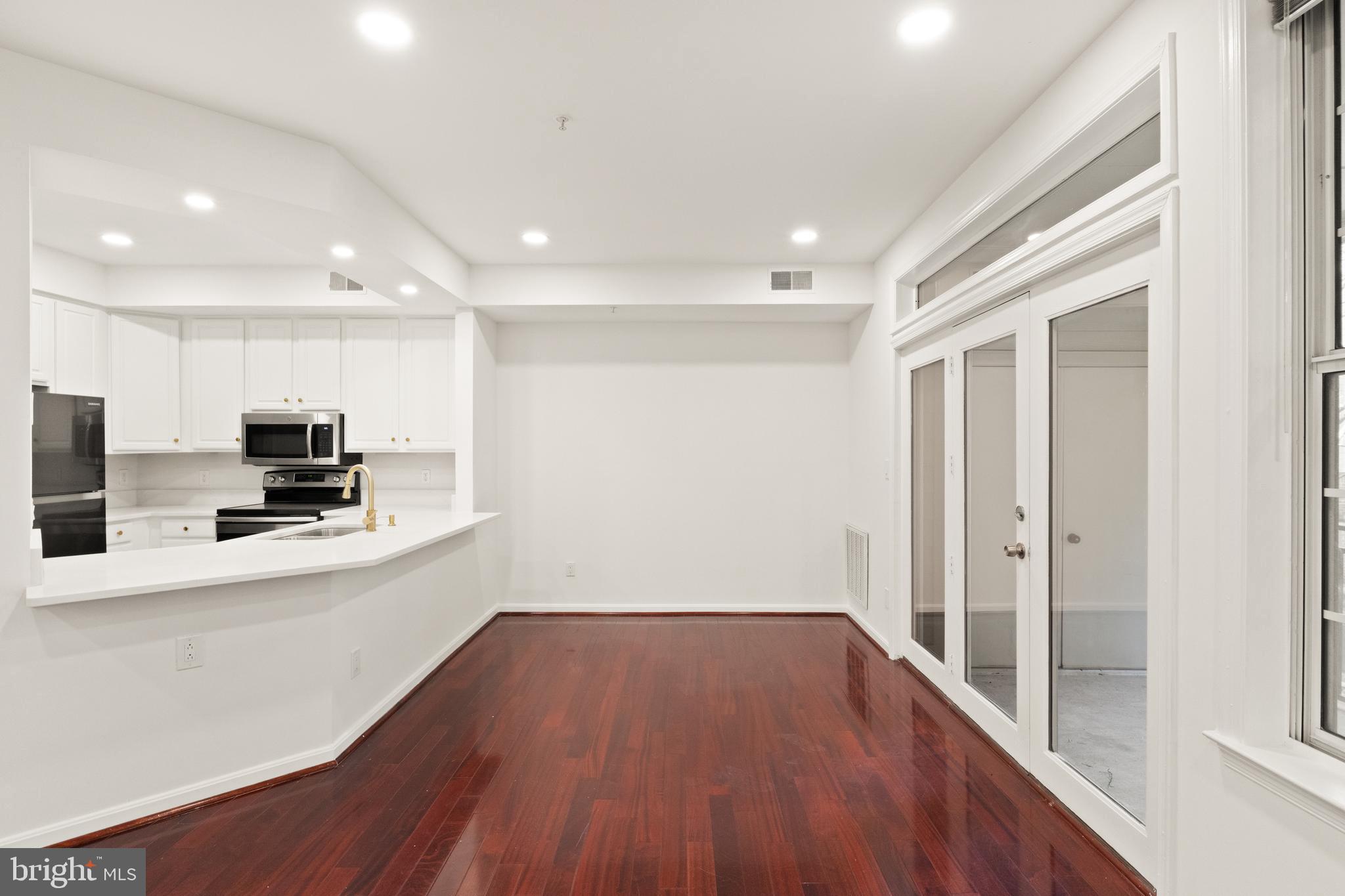 1324 Garden Wall Circle, Unit B Reston, VA 20194 - Photo 8 of 32