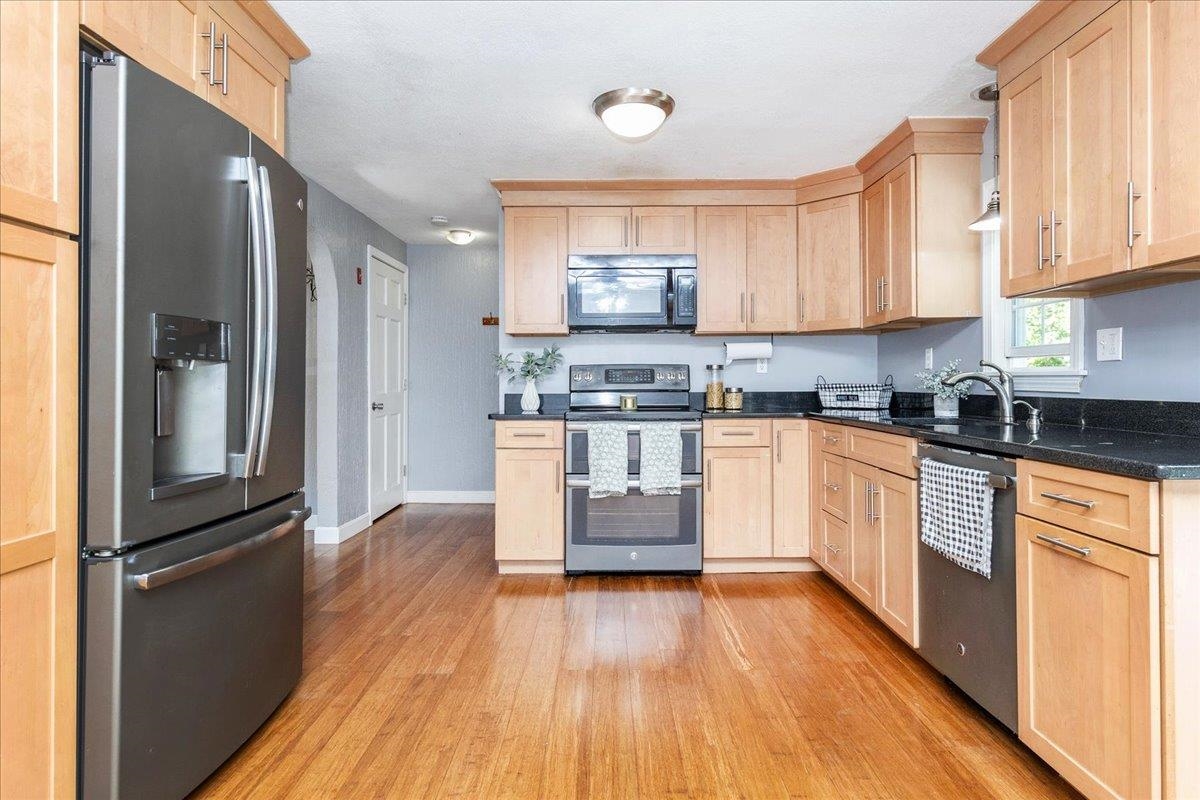 7 Middle Road, Unit B Plaistow, NH 03865 - Photo 3 of 33 Gallery Image 3