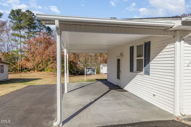 a view of back yard of the house