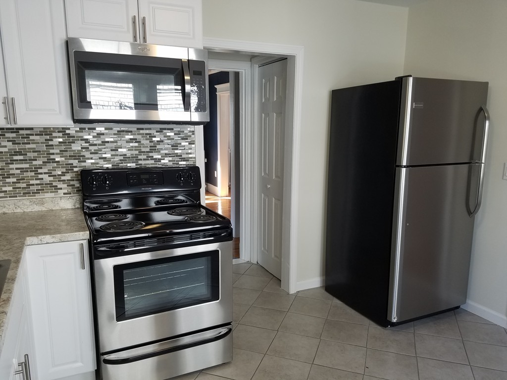 67 Brunswick Street Springfield, MA 01108 - Photo 3 of 13
