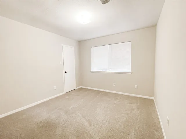 $1,995 | 13 North Deerfoot Circle, The Woodlands, TX 77380