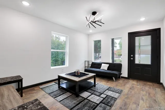 $1,800 | 407 Big Foot, San Antonio, TX 78204