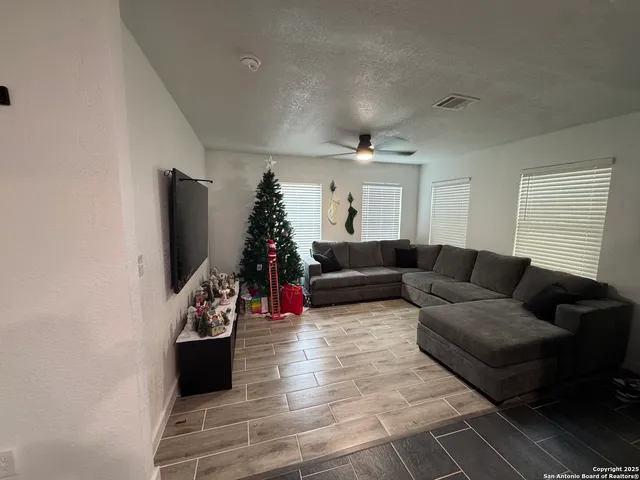 $1,800 | 407 Big Foot, San Antonio, TX 78204