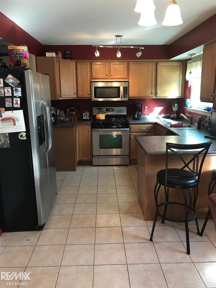 935 Hadley Road Rochester Hills, MI 48307 - Photo 5 of 17