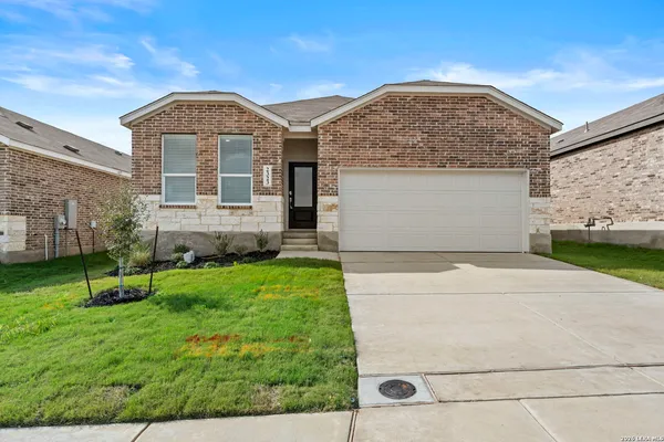 $284,500 | 2323 Fort Davis Pass, Marion, TX 78124