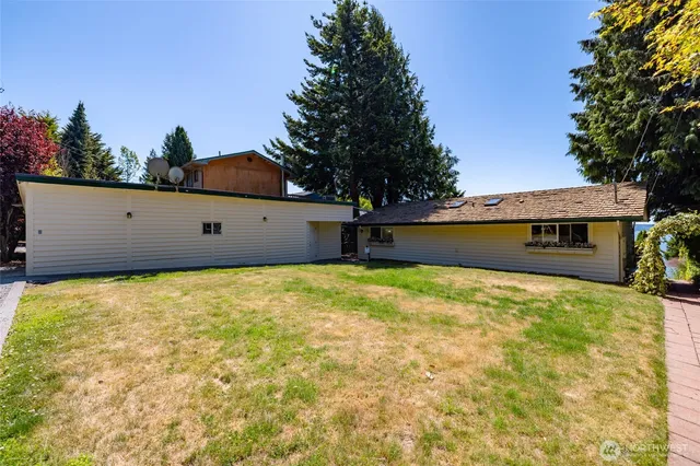 $875,000 | 10 South Edgewater Drive, Camano Island, WA 98282