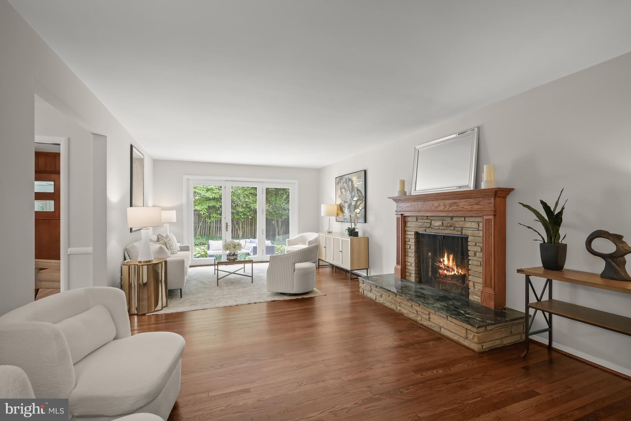 9210 Bardon Road Bethesda, MD 20814 - Photo 4 of 28 Generous Living Room