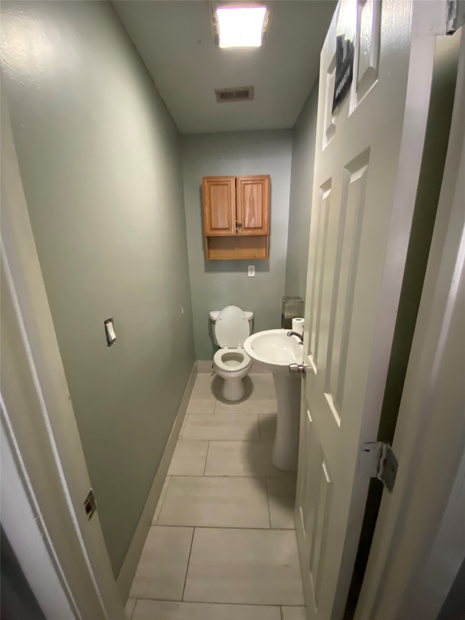3147 Golfcrest Boulevard Houston, TX 77087 - Photo 14 of 27 a bathroom with a sink a mirror and a toilet