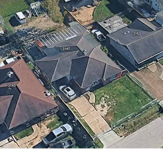 3147 Golfcrest Boulevard Houston, TX 77087 - Photo 25 of 27 an aerial view of a backyard