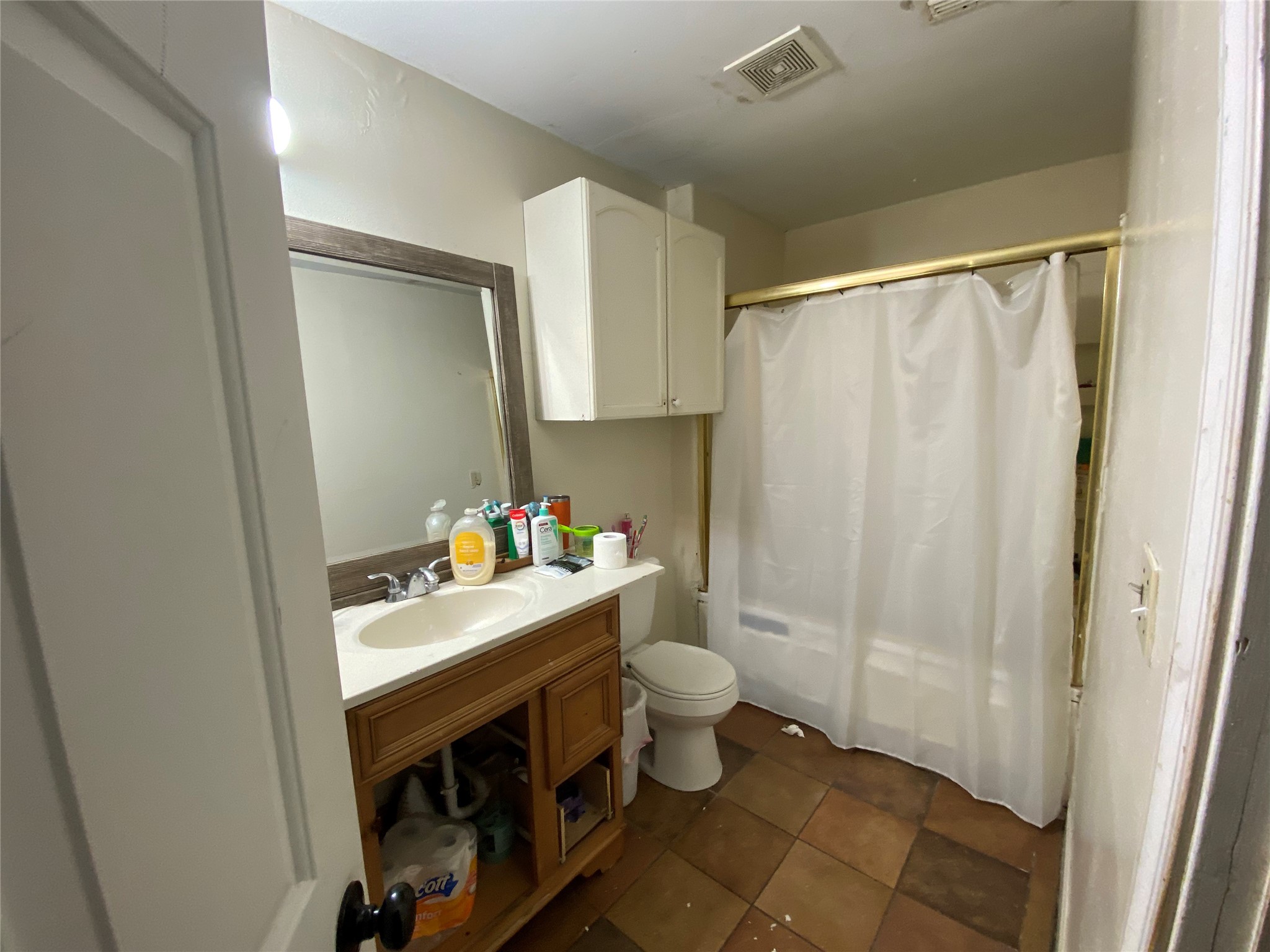 3147 Golfcrest Boulevard Houston, TX 77087 - Photo 7 of 27 a utility room with dryer and washer