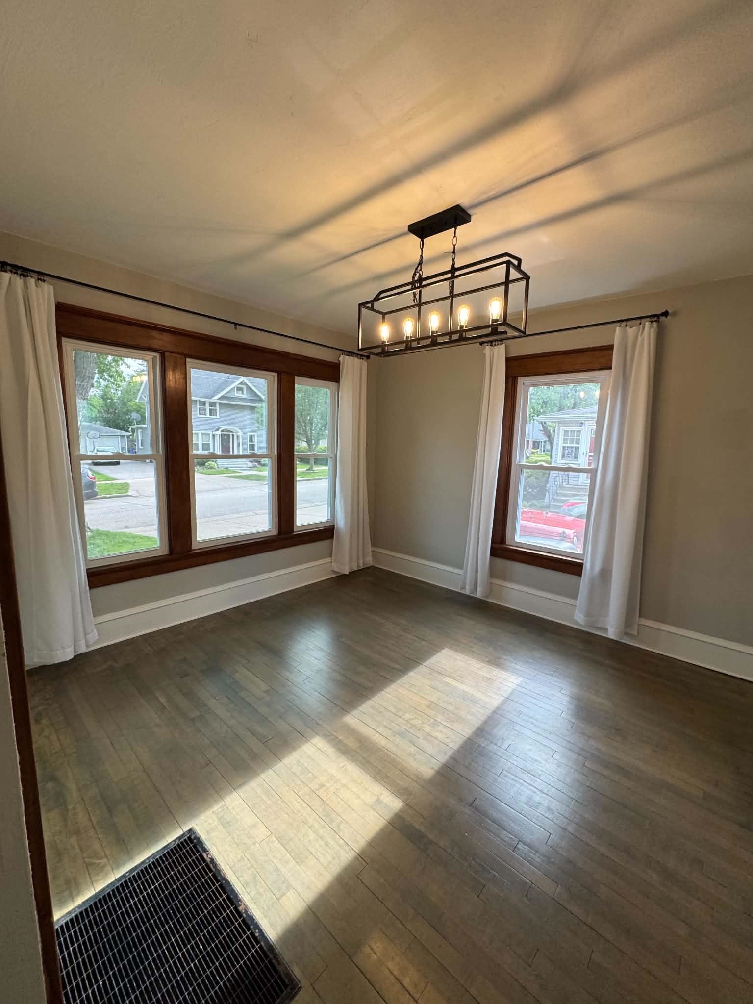 719 South Memorial Drive Appleton, WI 54914 - Photo 8 of 27
