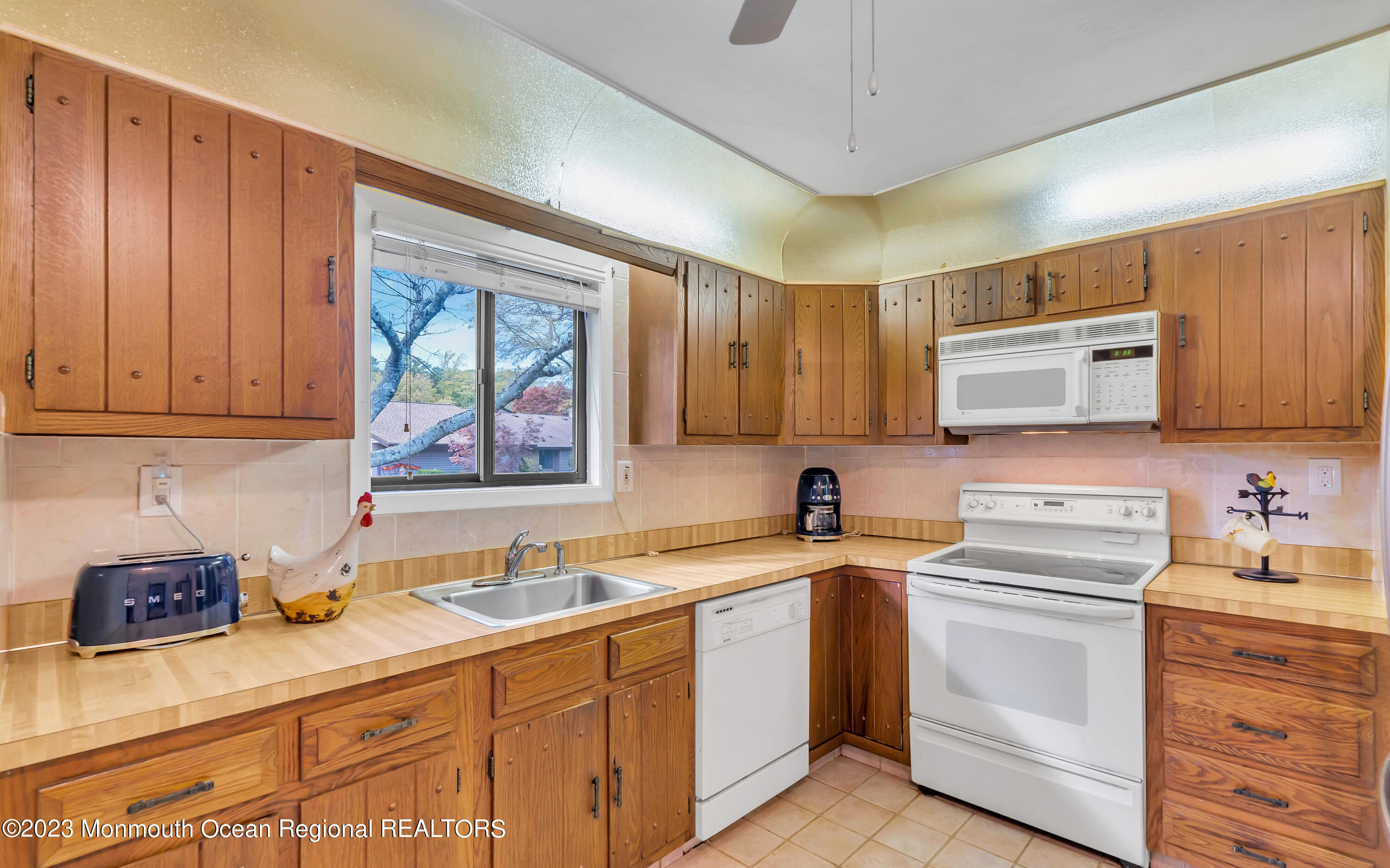 80 Friendship Court Red Bank, NJ 07701 - Photo 13 of 25 Bright kitchen