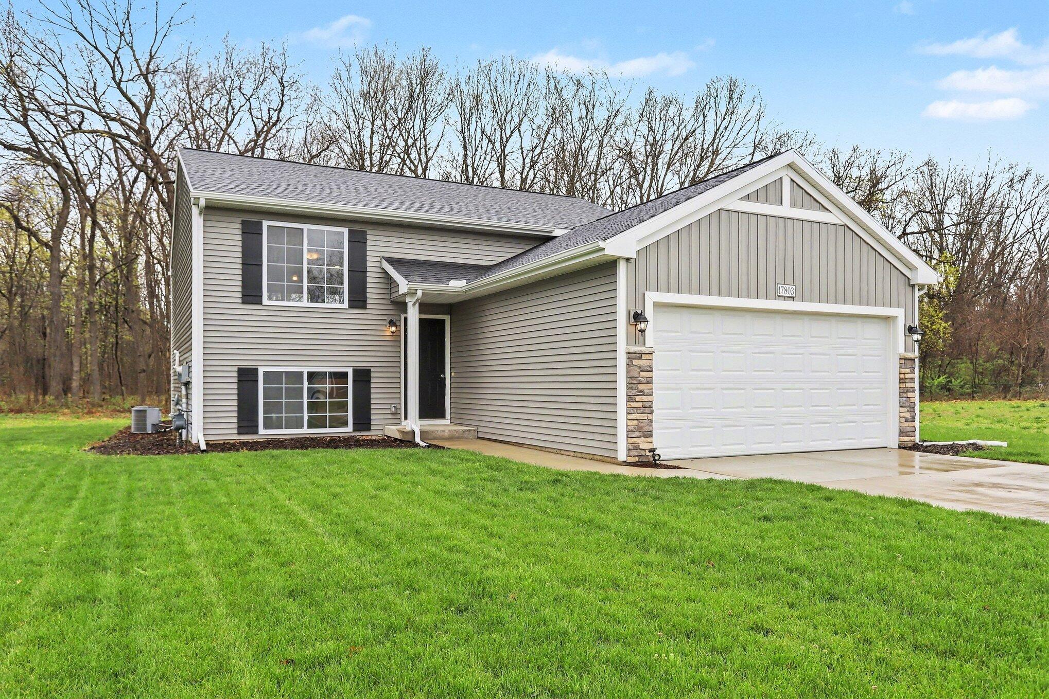 17803 Bluff Drive Three Rivers, MI 49093 - Photo 3 of 26 003_file_2860