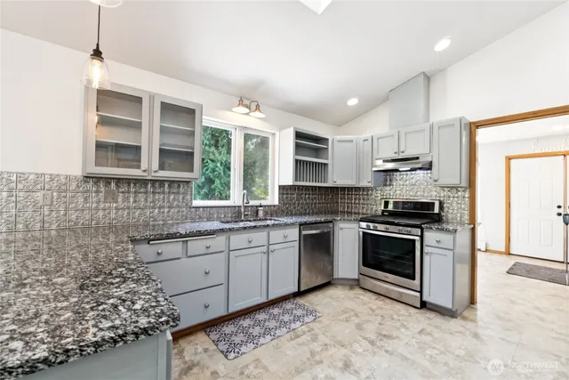 $795,000 | 8717 East Meadow Lake Drive, Snohomish, WA 98290