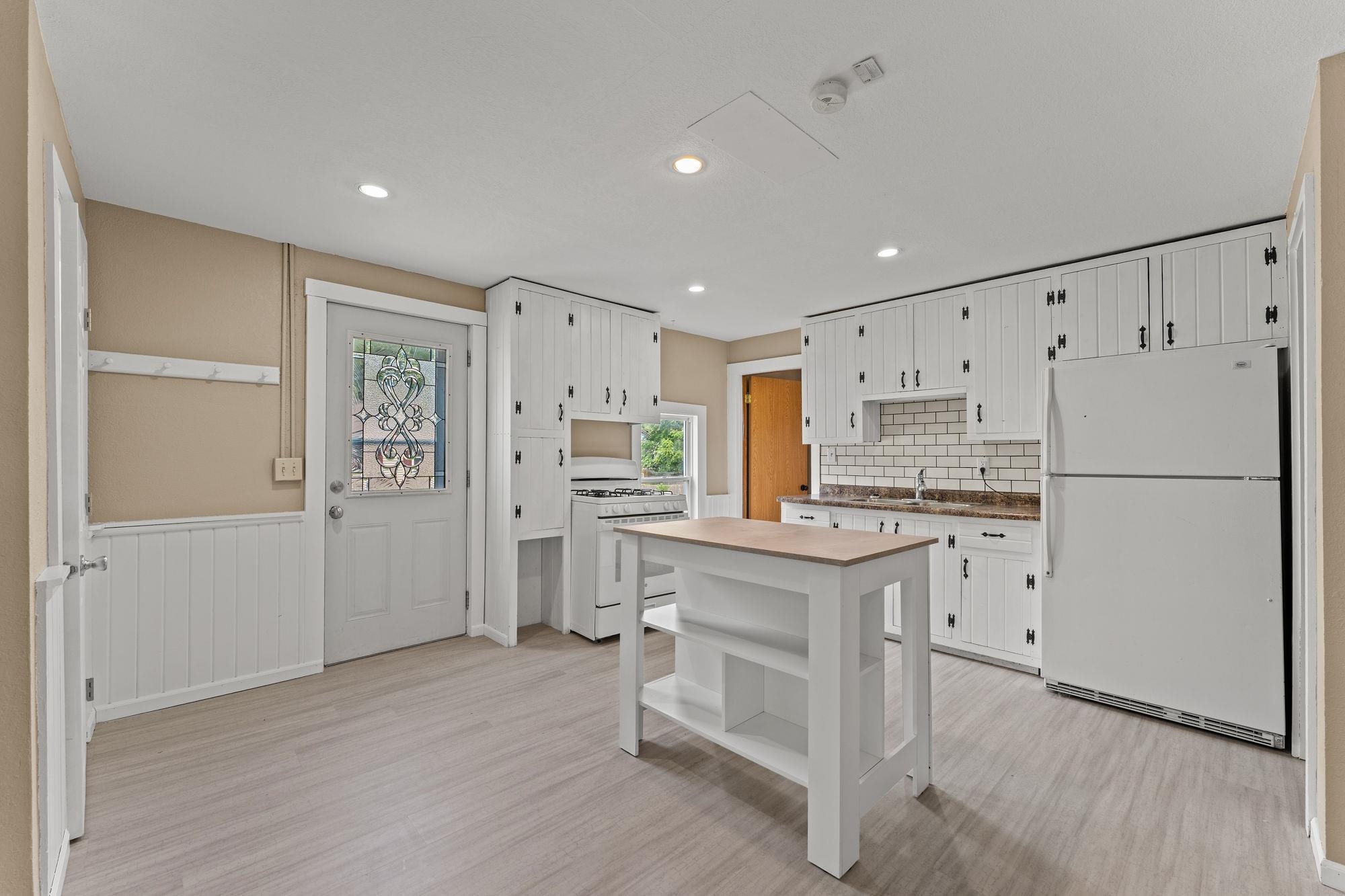 422 Ridge Street Baraboo, WI 53913 - Photo 2 of 43 Gallery Image 2