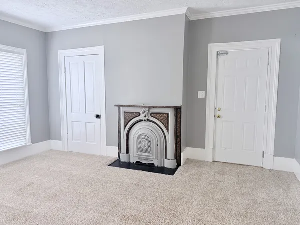 a view of a livingroom with washer and dryer